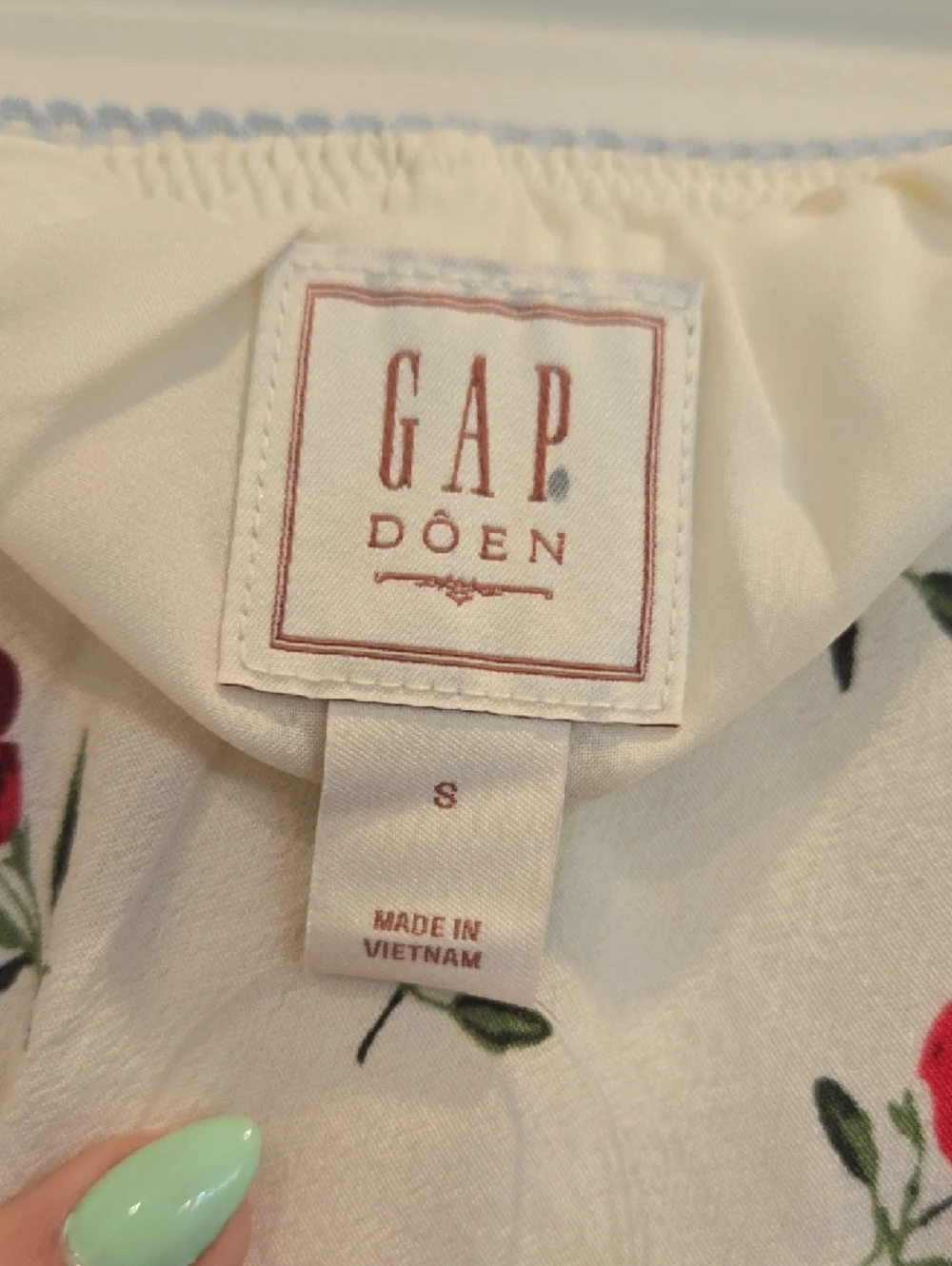 GAP skirt scattered